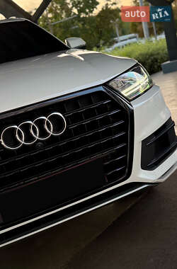 Позашляховик / Кросовер Audi Q7 2017 в  фото 3 Позашляховик / Кросовер Audi Q7 2017 в