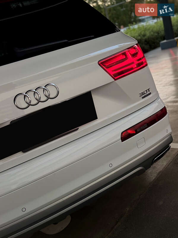 Позашляховик / Кросовер Audi Q7 2017 в Дніпрі