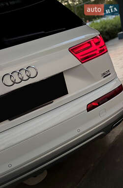 Позашляховик / Кросовер Audi Q7 2017 в  фото 8 Позашляховик / Кросовер Audi Q7 2017 в