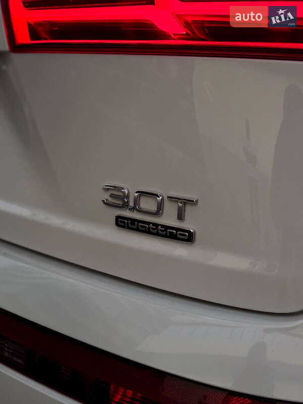 Позашляховик / Кросовер Audi Q7 2017 в Дніпрі