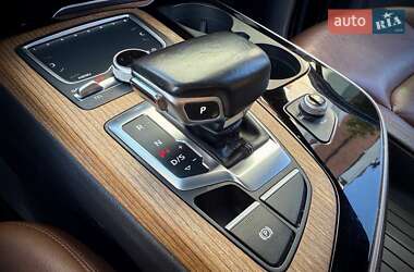 Позашляховик / Кросовер Audi Q7 2017 в 