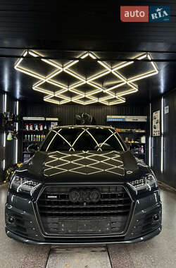 Внедорожник / Кроссовер Audi Q7 2017 в 