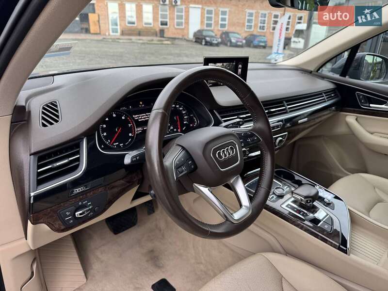 Позашляховик / Кросовер Audi Q7 2017 в Луцьку