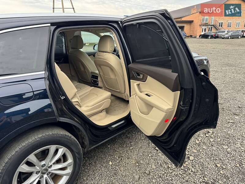 Позашляховик / Кросовер Audi Q7 2017 в Луцьку