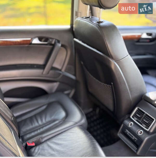 Позашляховик / Кросовер Audi Q7 2011 в 
