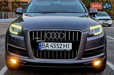 Позашляховик / Кросовер Audi Q7 2010 в 