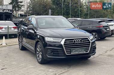 Позашляховик / Кросовер Audi Q7 2017 в 