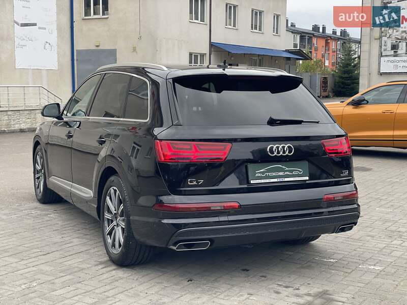 Позашляховик / Кросовер Audi Q7 2017 в Чернівцях