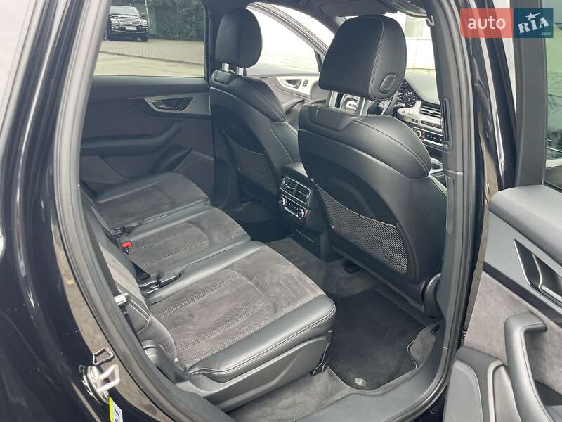 Позашляховик / Кросовер Audi Q7 2017 в Чернівцях