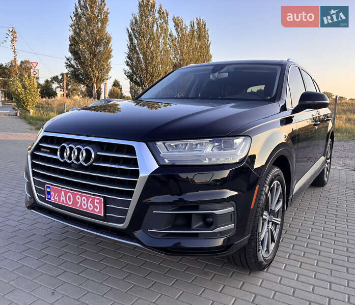 Позашляховик / Кросовер Audi Q7 2017 в 