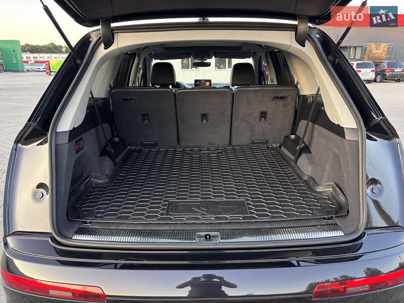 Внедорожник / Кроссовер Audi Q7 2017 в Черкассах