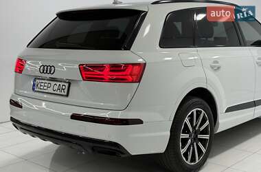 Позашляховик / Кросовер Audi Q7 2018 в 