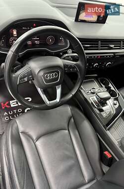 Позашляховик / Кросовер Audi Q7 2018 в 