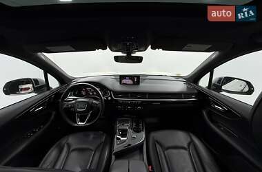 Позашляховик / Кросовер Audi Q7 2018 в 