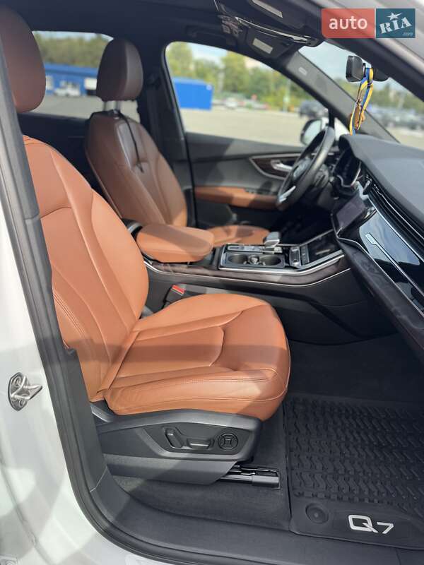 Позашляховик / Кросовер Audi Q7 2021 в Києві