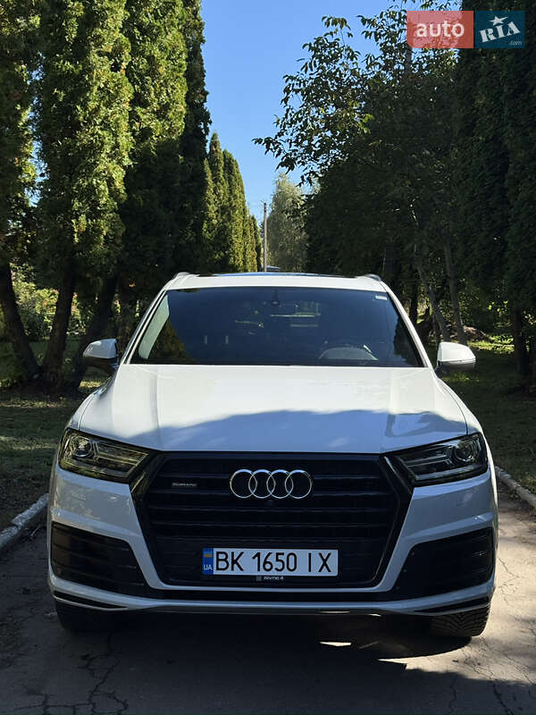 Позашляховик / Кросовер Audi Q7 2017 в Рівному