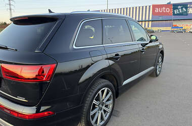 Позашляховик / Кросовер Audi Q7 2016 в 