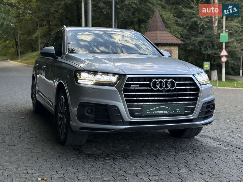 Внедорожник / Кроссовер Audi Q7 2016 в 