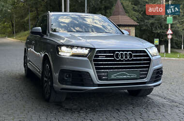 Внедорожник / Кроссовер Audi Q7 2016 в 