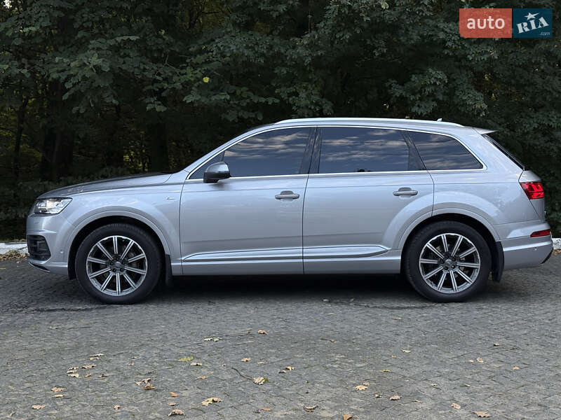 Позашляховик / Кросовер Audi Q7 2016 в Чернівцях