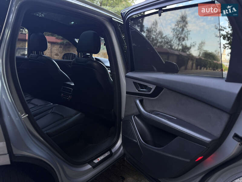 Позашляховик / Кросовер Audi Q7 2016 в Чернівцях