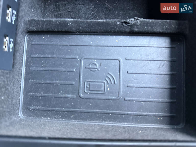 Позашляховик / Кросовер Audi Q7 2016 в Чернівцях