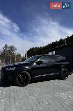 Позашляховик / Кросовер Audi Q7 2018 в 