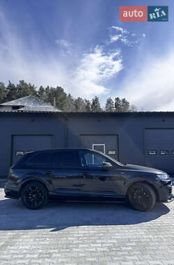 Позашляховик / Кросовер Audi Q7 2018 в 