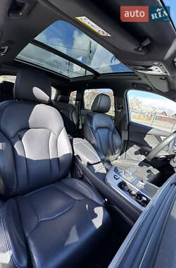 Позашляховик / Кросовер Audi Q7 2018 в 