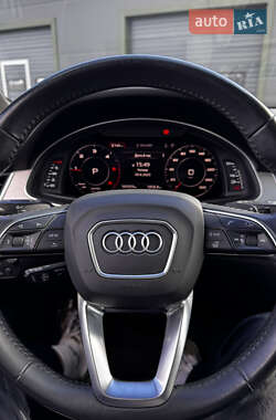 Позашляховик / Кросовер Audi Q7 2018 в 