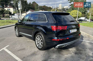 Позашляховик / Кросовер Audi Q7 2016 в 