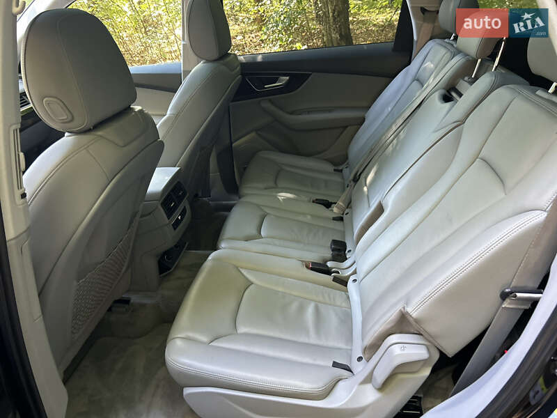 Позашляховик / Кросовер Audi Q7 2016 в Вінниці