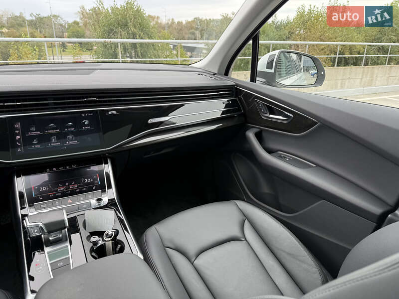 Позашляховик / Кросовер Audi Q7 2023 в Києві