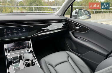 Позашляховик / Кросовер Audi Q7 2023 в 
