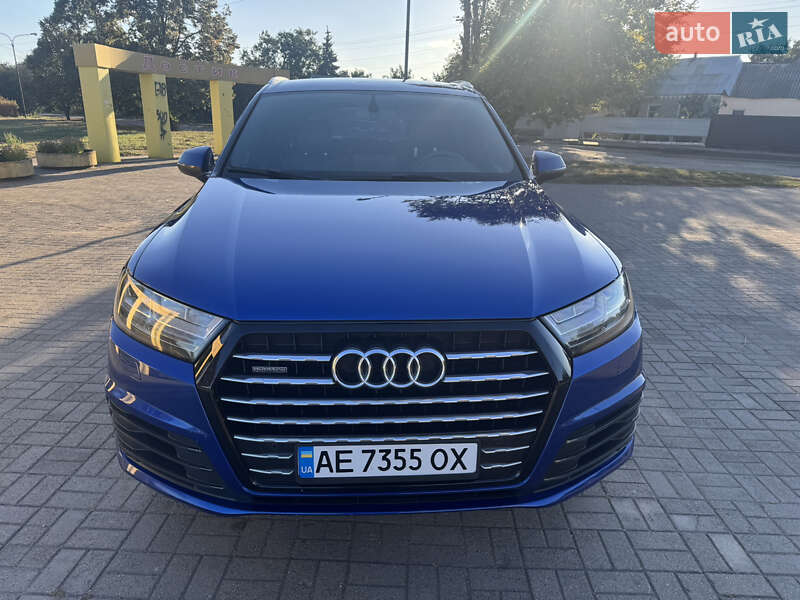 Внедорожник / Кроссовер Audi Q7 2016 в Синельниково