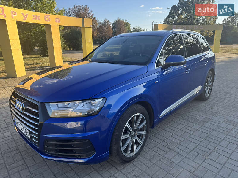 Внедорожник / Кроссовер Audi Q7 2016 в Синельниково