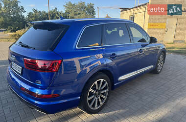 Позашляховик / Кросовер Audi Q7 2016 в 