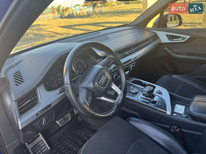 Внедорожник / Кроссовер Audi Q7 2016 в Синельниково