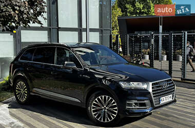 Внедорожник / Кроссовер Audi Q7 2016 в 