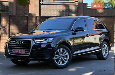 Внедорожник / Кроссовер Audi Q7 2017 в 