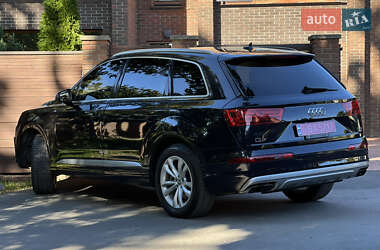 Внедорожник / Кроссовер Audi Q7 2017 в 