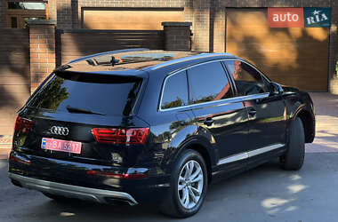 Внедорожник / Кроссовер Audi Q7 2017 в 