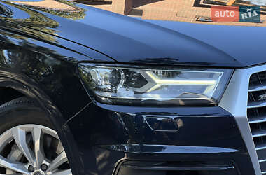 Внедорожник / Кроссовер Audi Q7 2017 в 