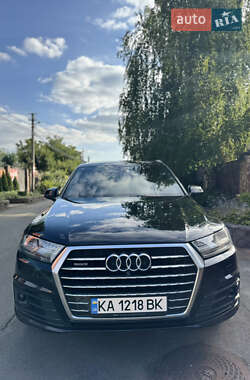 Внедорожник / Кроссовер Audi Q7 2017 в 