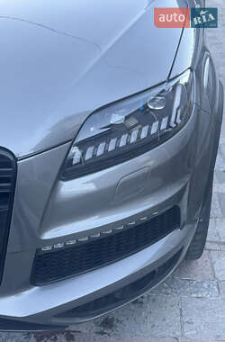Позашляховик / Кросовер Audi Q7 2013 в 