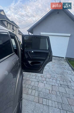 Позашляховик / Кросовер Audi Q7 2013 в 
