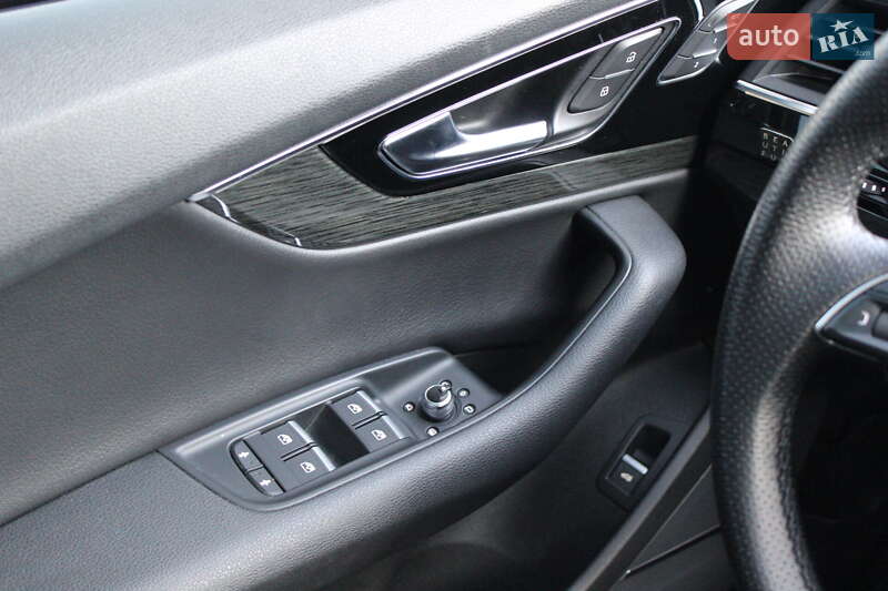 Позашляховик / Кросовер Audi Q7 2016 в Києві