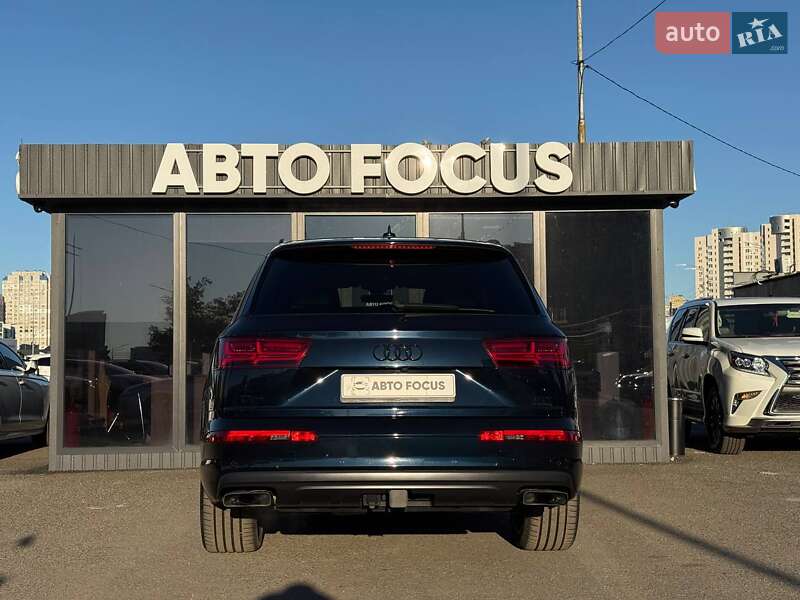 Позашляховик / Кросовер Audi Q7 2017 в Києві