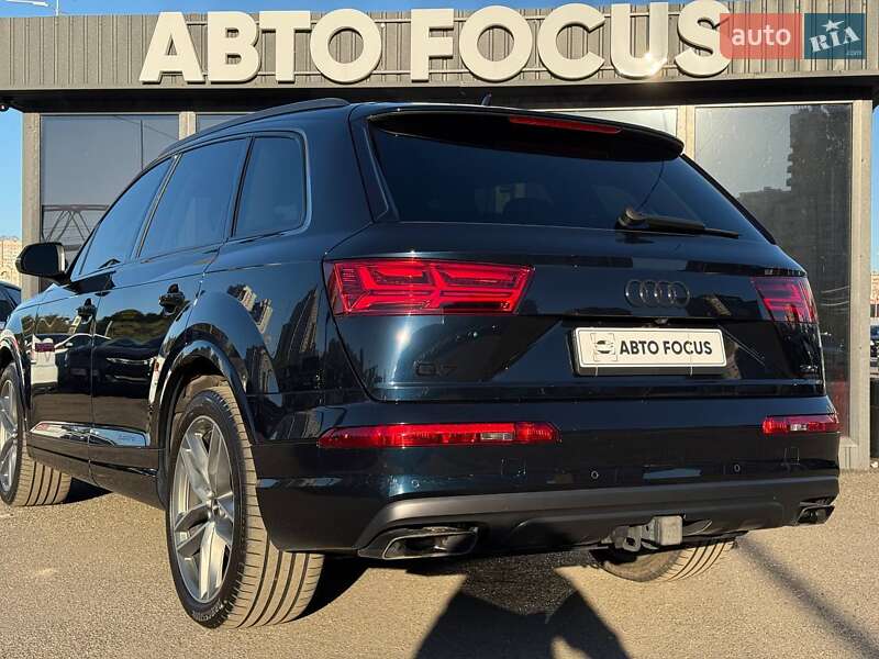 Позашляховик / Кросовер Audi Q7 2017 в Києві
