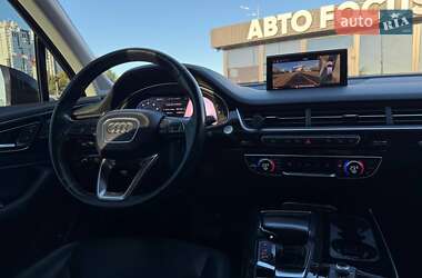 Внедорожник / Кроссовер Audi Q7 2017 в 